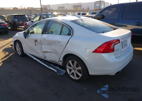 2016 Volvo S60 T5 Drive-E Premier z USA, uszkodzony, nr VIN YV126MFK1G2409642